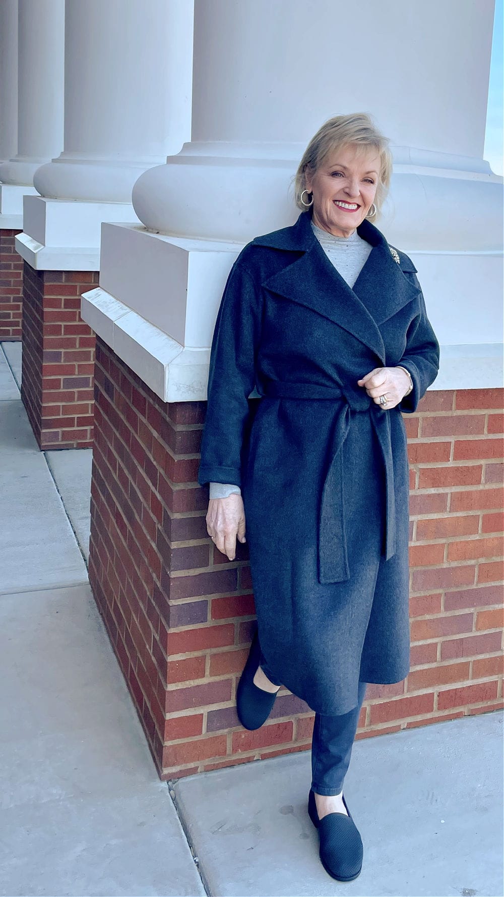 woman wearing gtoanl gray outfit with low contrast coat and gray knit shoes
