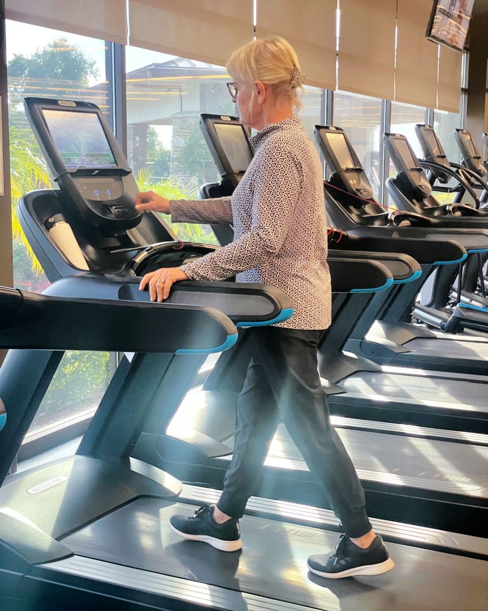 woman in gym as part of silversneakers program
