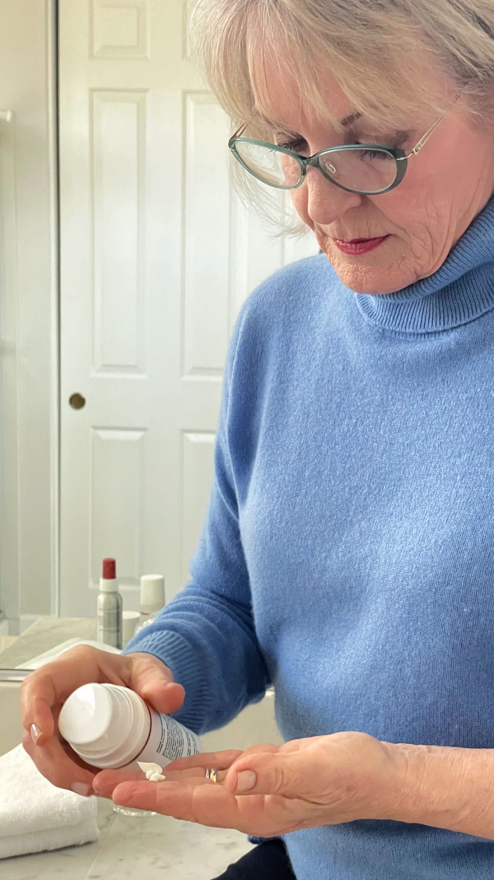woman applying dosist health relief lotion