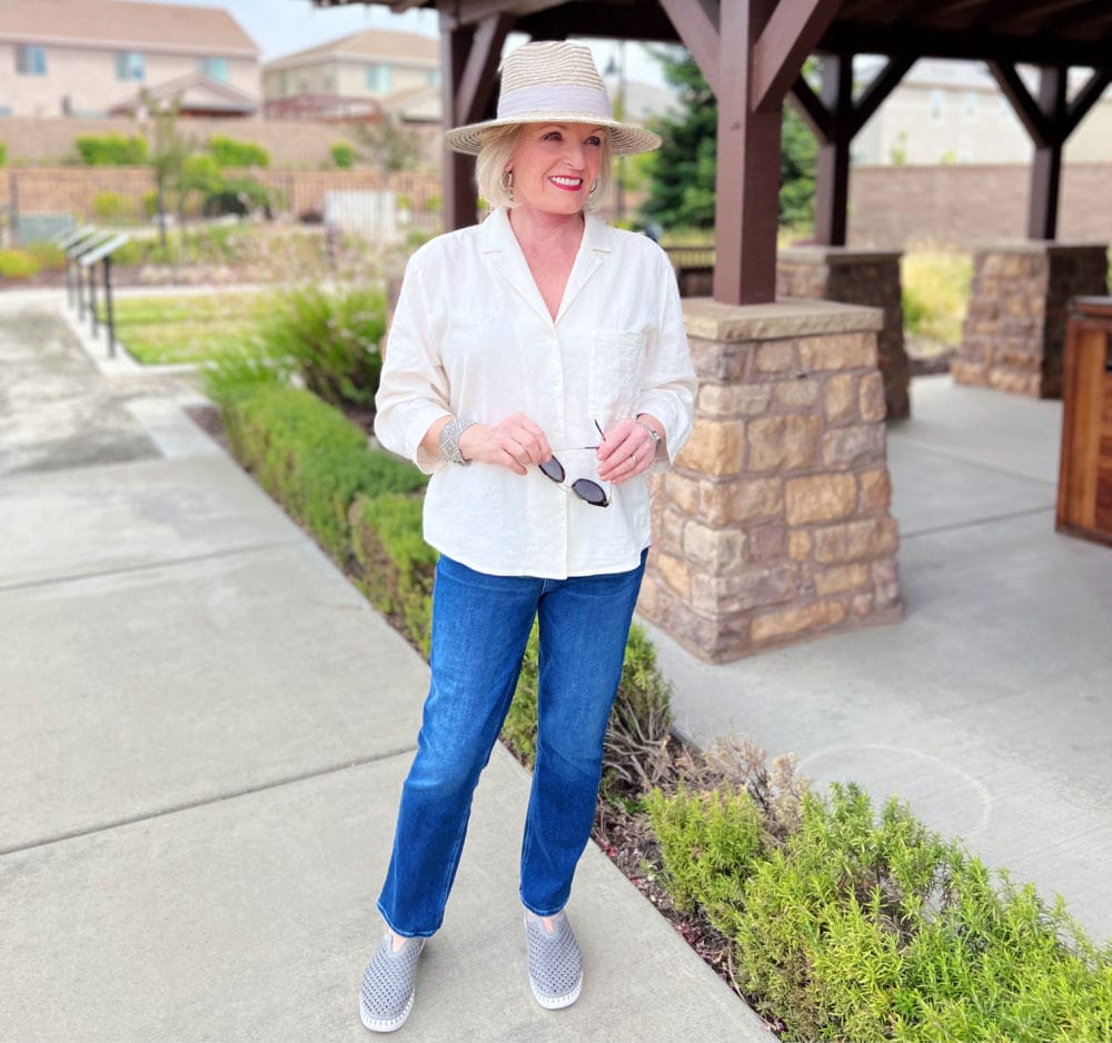 woman wearing paige jeans outfit with linen shirt