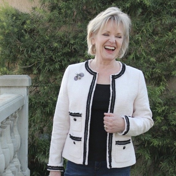 Jennifer Connolly is a certified Image Consultant and personal stylist for women