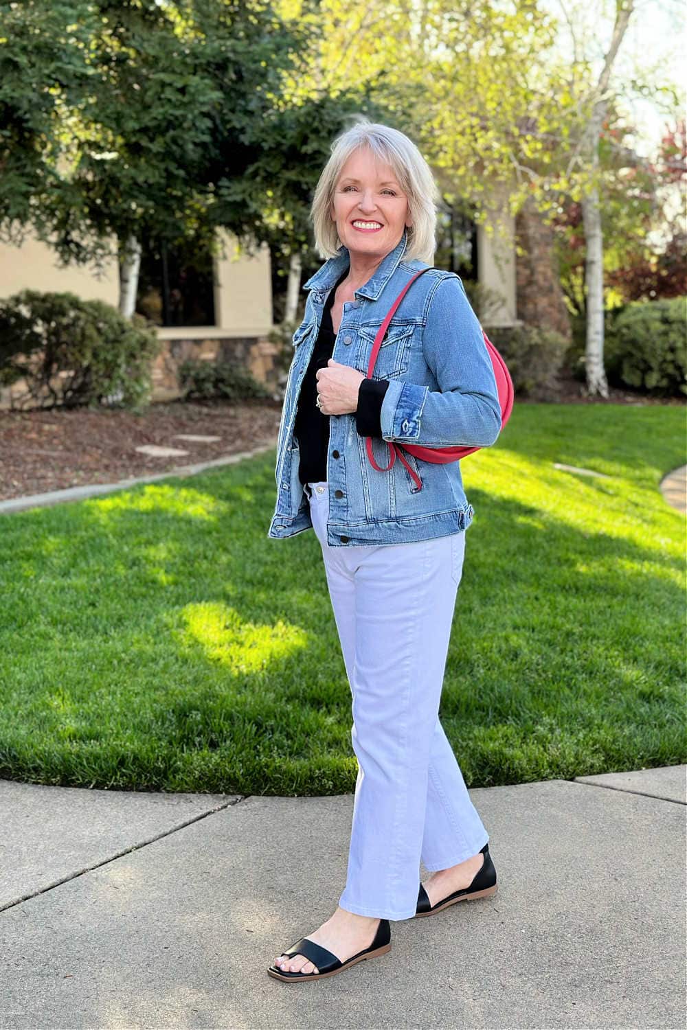 denim jacket and white jeans outfit with black sandals