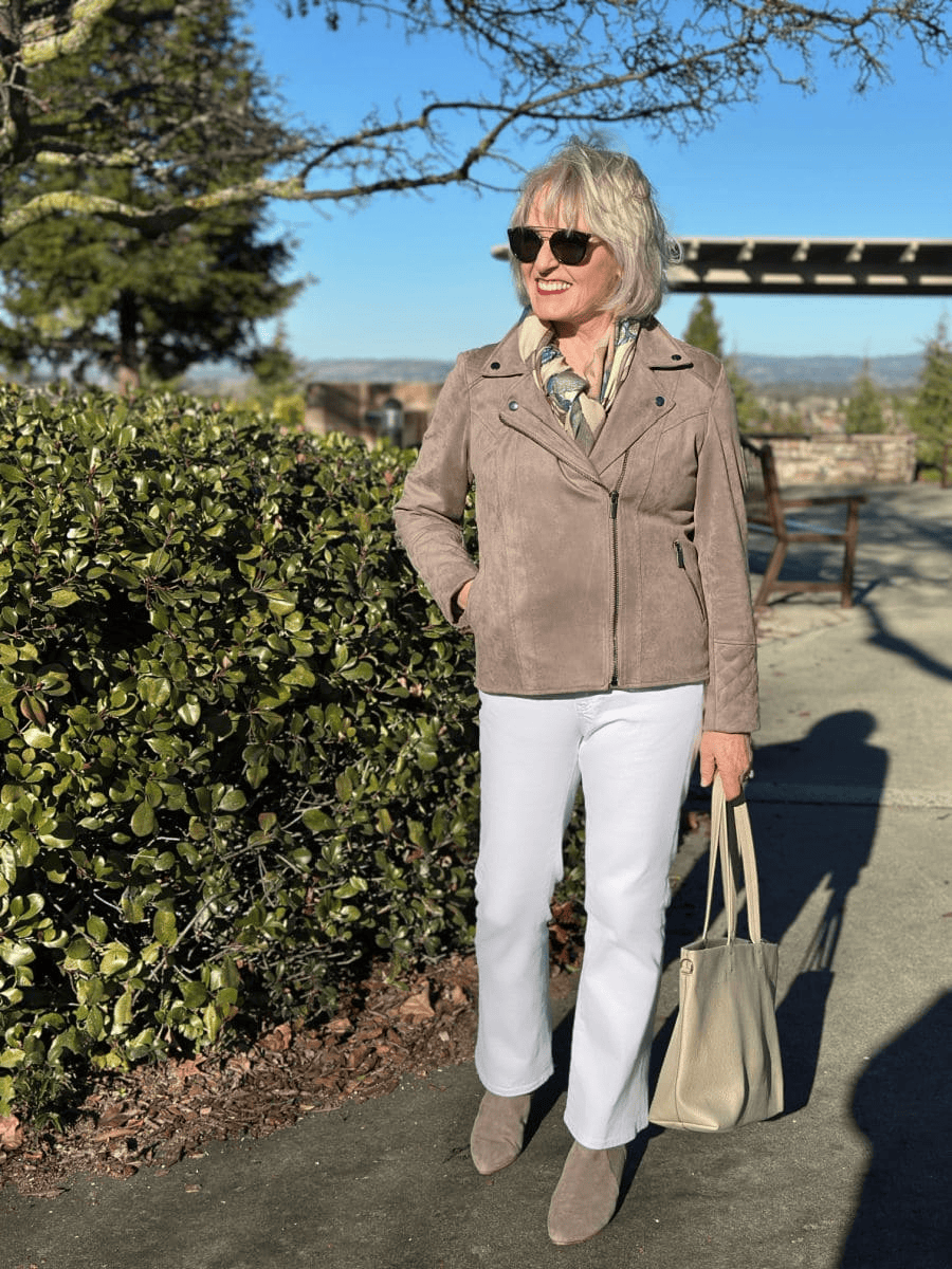 THE PERFECT TOTE BAG FOR WOMEN OVER 60