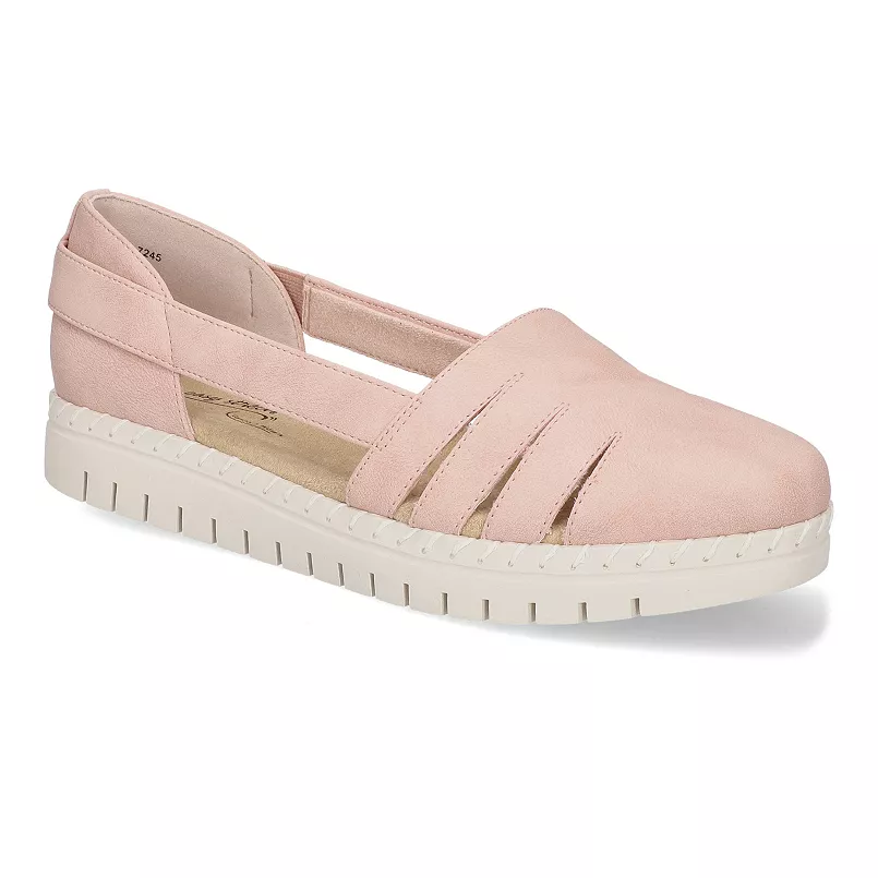 Neutral slip-on sandals for casual outfits – stylish and supportive