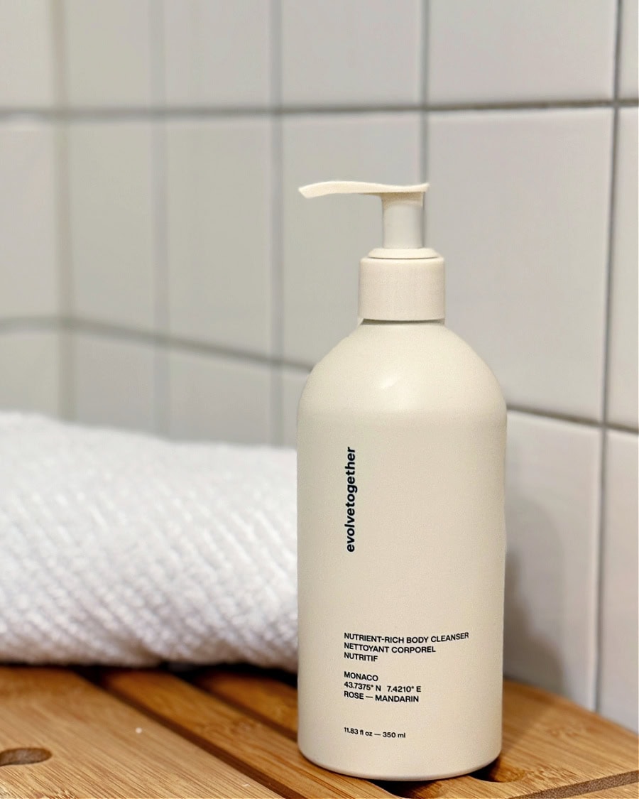 Evolvetogether Nutrient-Rich Body Cleanser in Monaco rose-mandarin scent