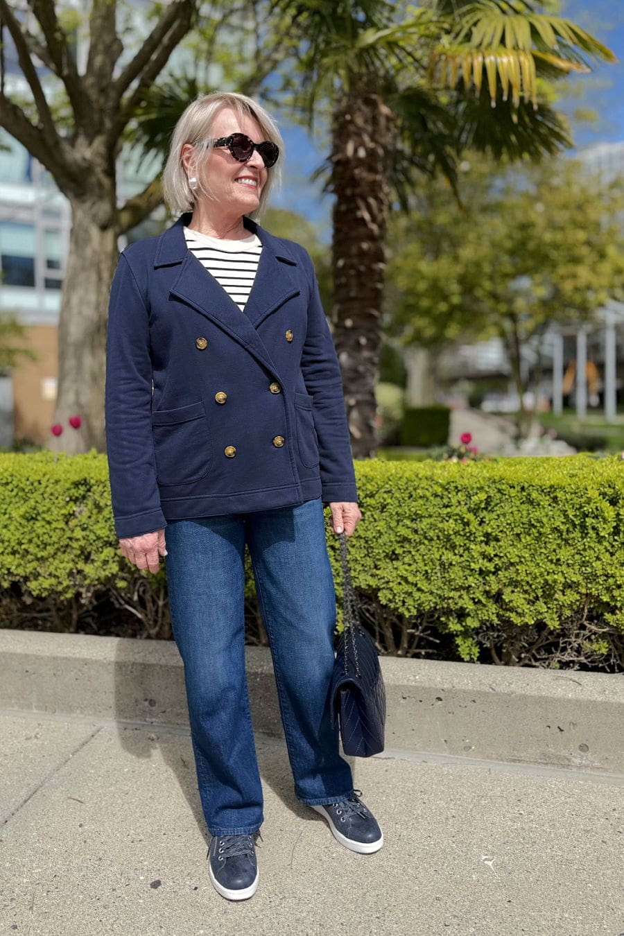 CLASSIC NAVY BLAZER SWEATER AND JEANS WITH MODERN TWIST